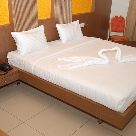 Hotel Pla Amrith Inn Tiruchirappalli ภายนอก รูปภาพ