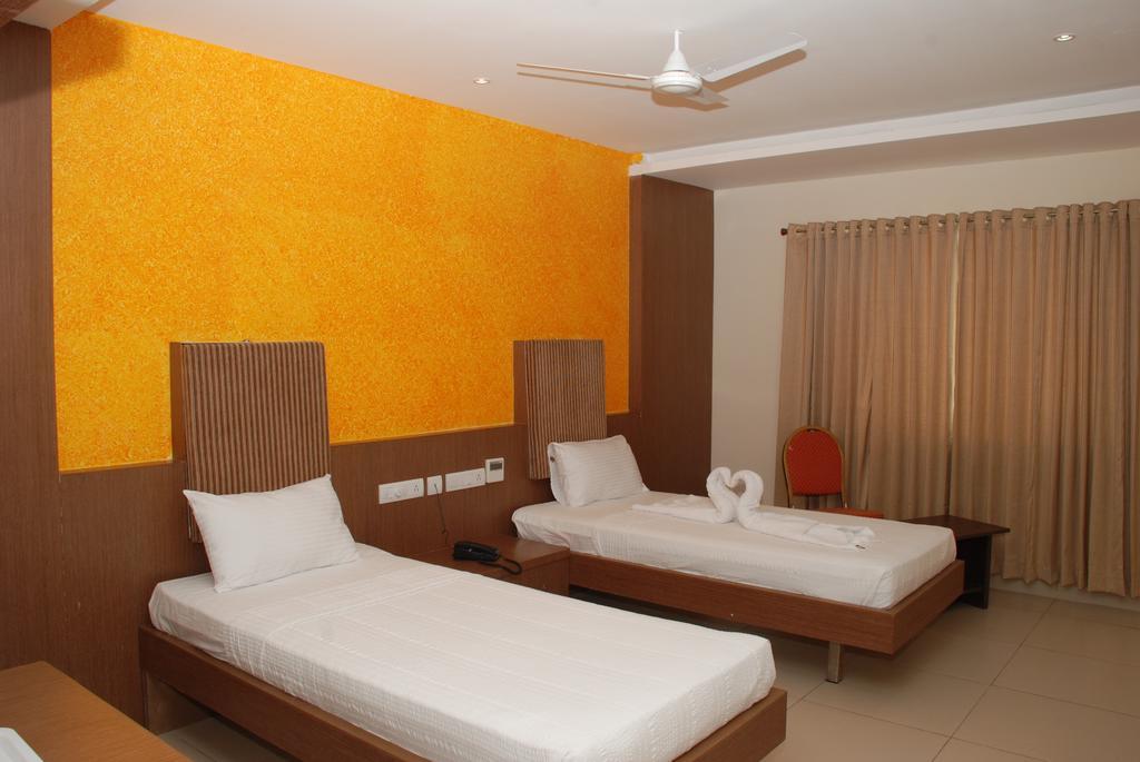 Hotel Pla Amrith Inn Tiruchirappalli ภายนอก รูปภาพ