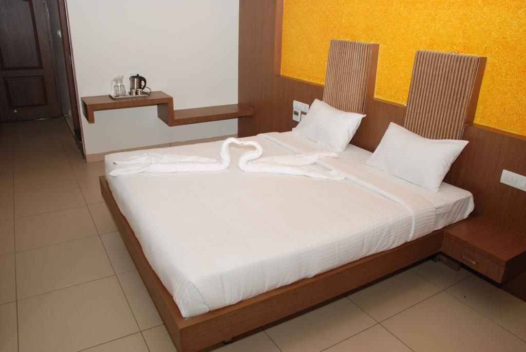 Hotel Pla Amrith Inn Tiruchirappalli ภายนอก รูปภาพ