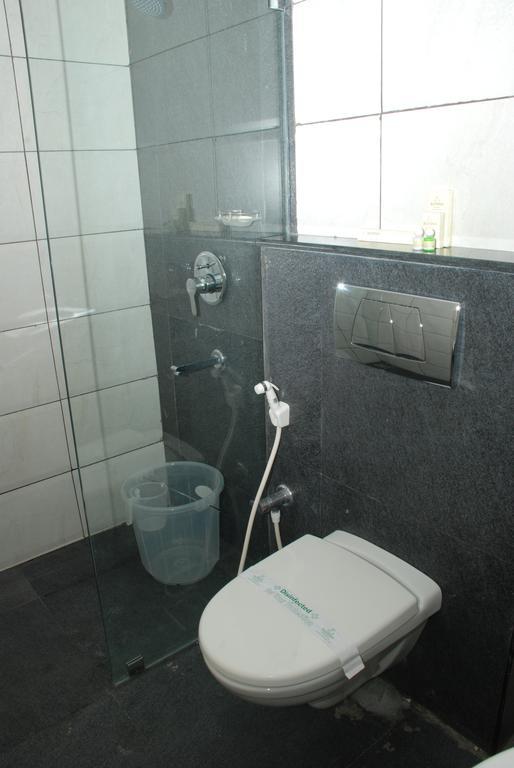 Hotel Pla Amrith Inn Tiruchirappalli ภายนอก รูปภาพ