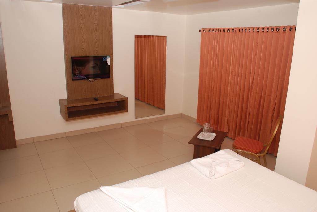 Hotel Pla Amrith Inn Tiruchirappalli ภายนอก รูปภาพ