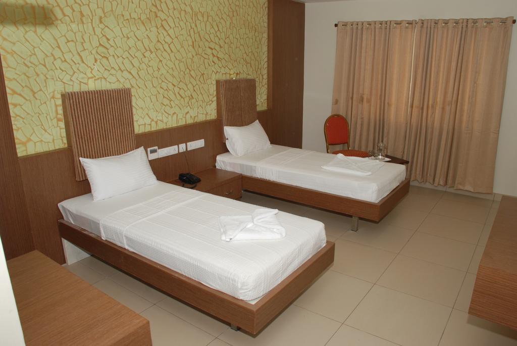 Hotel Pla Amrith Inn Tiruchirappalli ภายนอก รูปภาพ