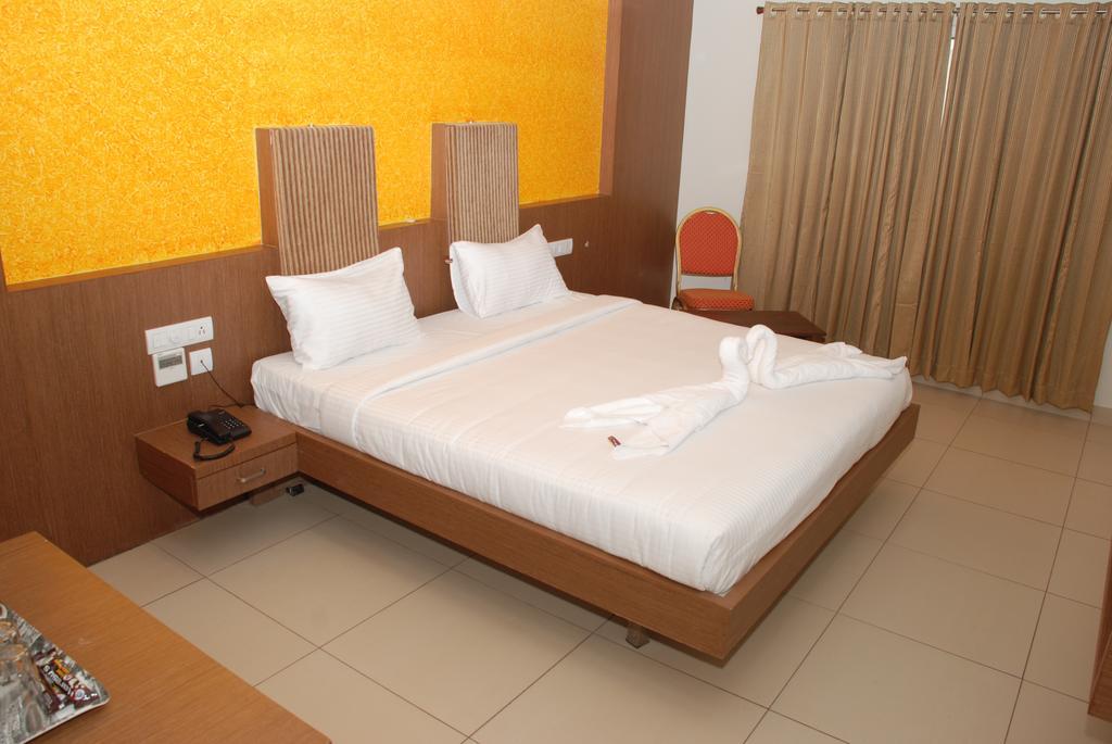 Hotel Pla Amrith Inn Tiruchirappalli ภายนอก รูปภาพ