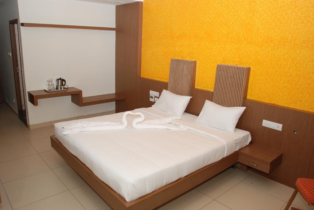 Hotel Pla Amrith Inn Tiruchirappalli ภายนอก รูปภาพ