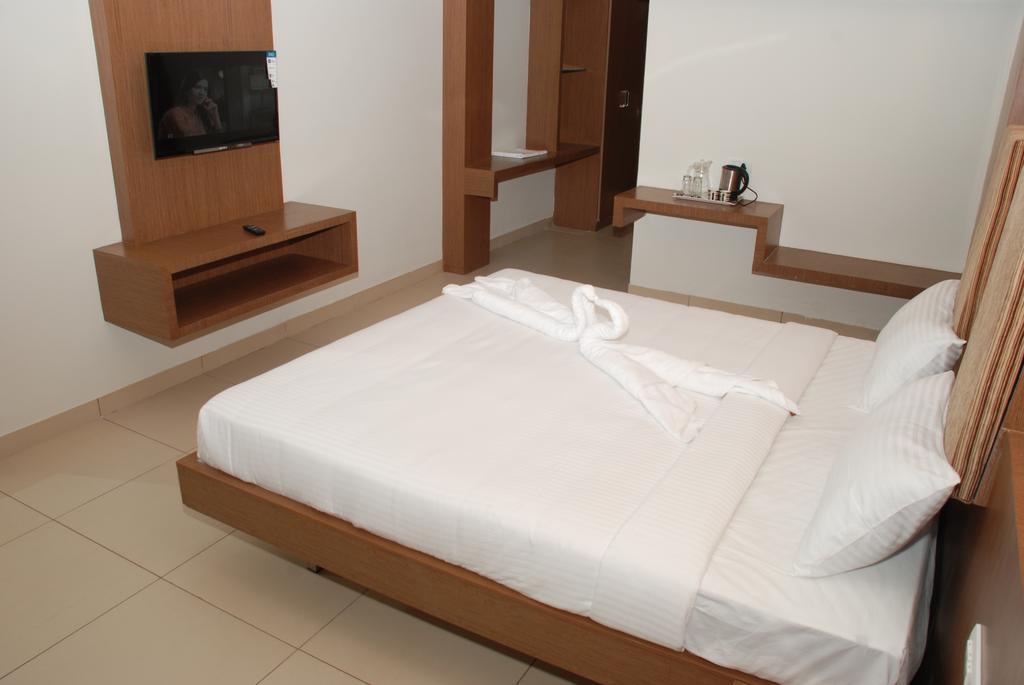 Hotel Pla Amrith Inn Tiruchirappalli ภายนอก รูปภาพ