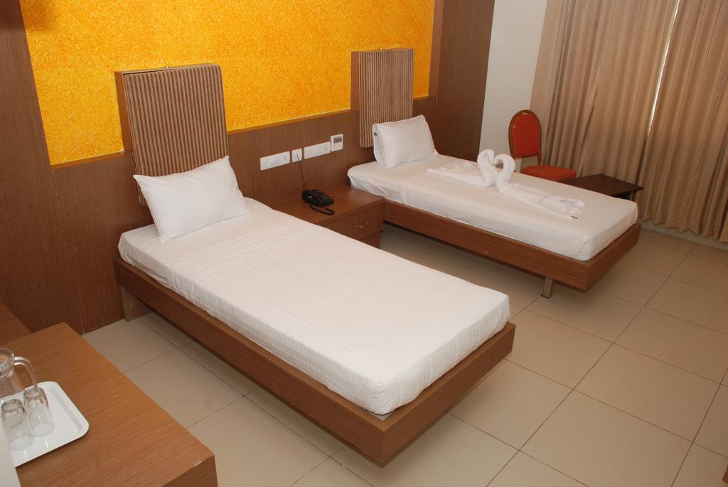 Hotel Pla Amrith Inn Tiruchirappalli ภายนอก รูปภาพ