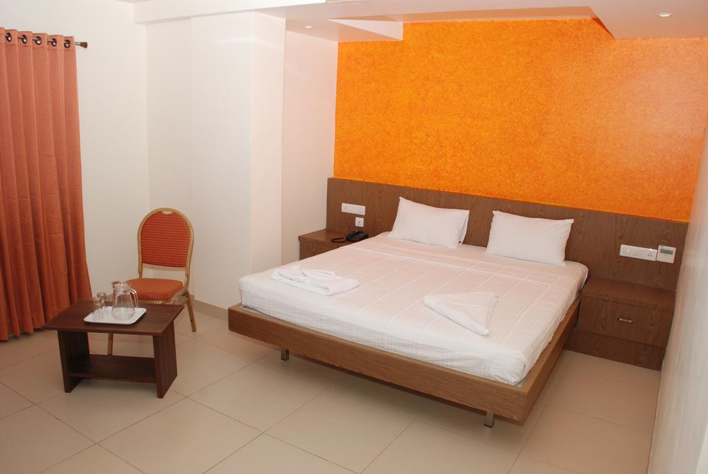 Hotel Pla Amrith Inn Tiruchirappalli ภายนอก รูปภาพ
