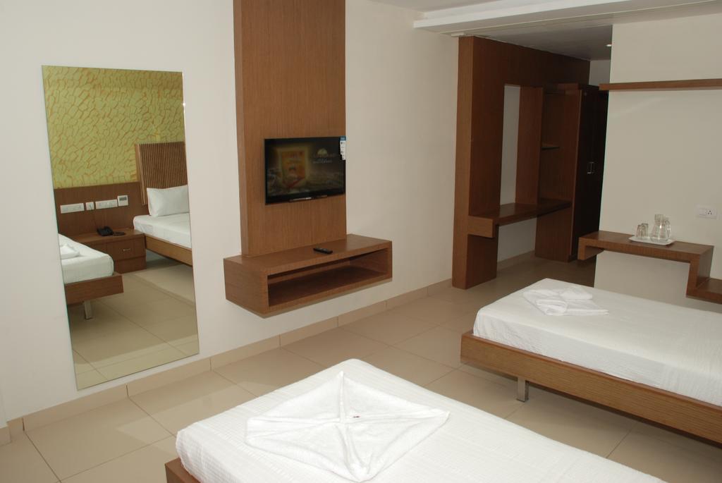 Hotel Pla Amrith Inn Tiruchirappalli ภายนอก รูปภาพ