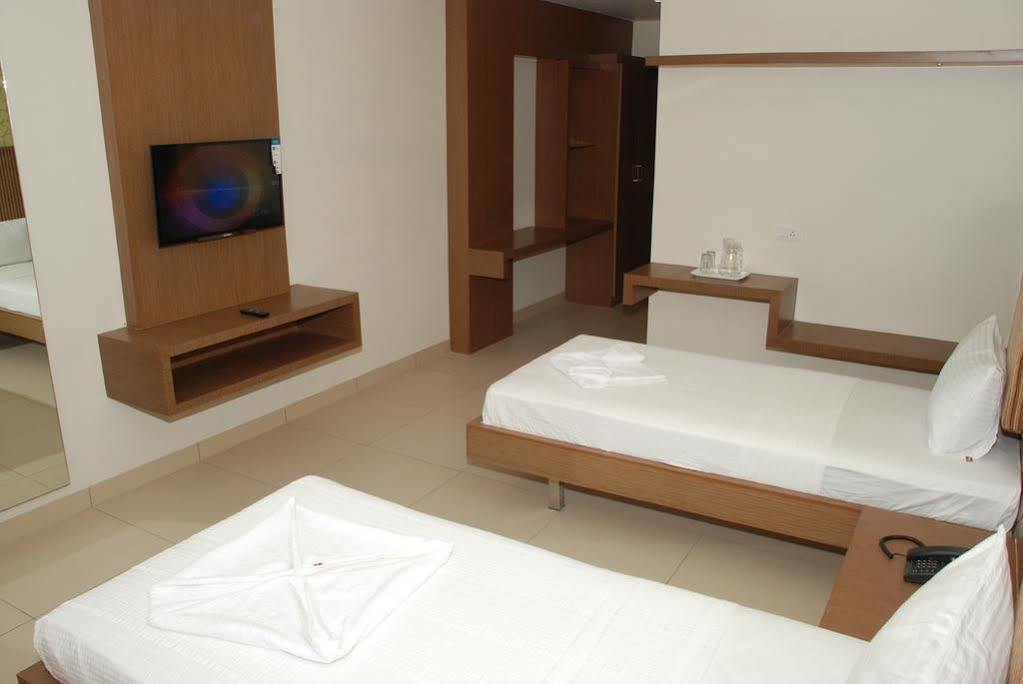 Hotel Pla Amrith Inn Tiruchirappalli ภายนอก รูปภาพ