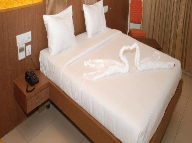 Hotel Pla Amrith Inn Tiruchirappalli ภายนอก รูปภาพ